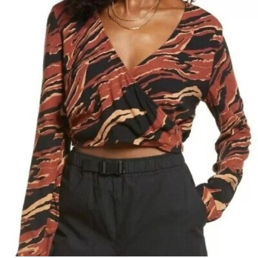 BP Brown Black Tan Zebra Print Cropped Deep V Long Sleeve Top